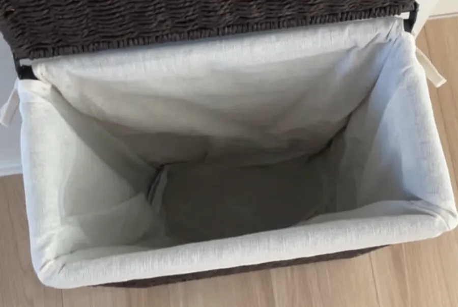 얇은 린넨 커버가 있는 내부